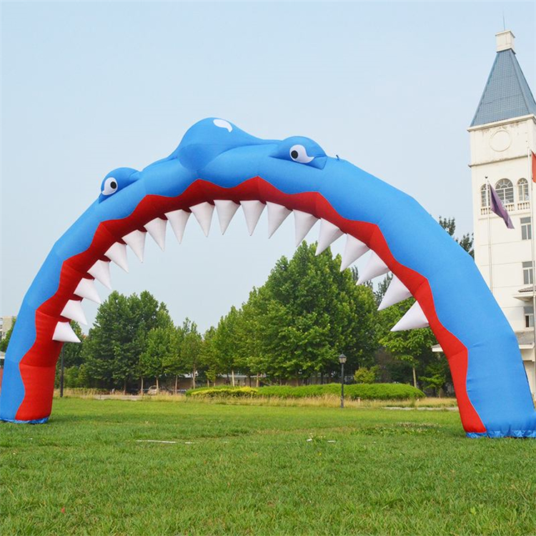 九龙坡鲨鱼广告拱门